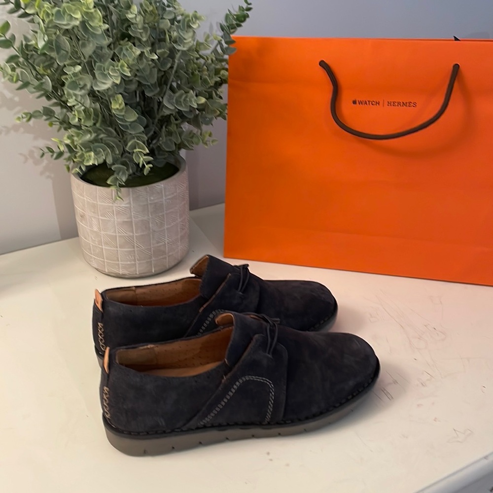 Clarks never used shoes.